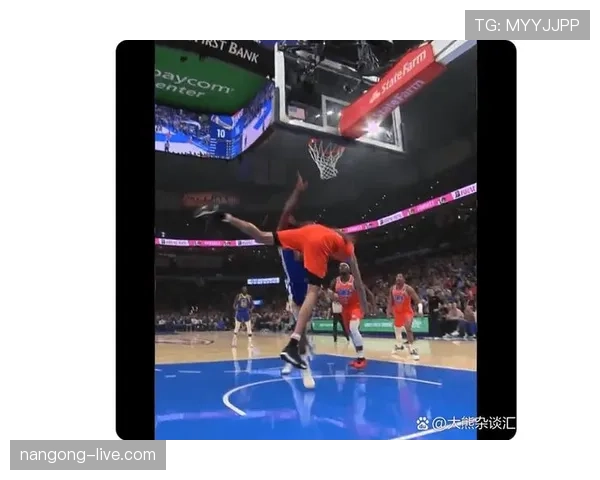 威金斯突破造成防守错位提升勇士关键回合得分效率