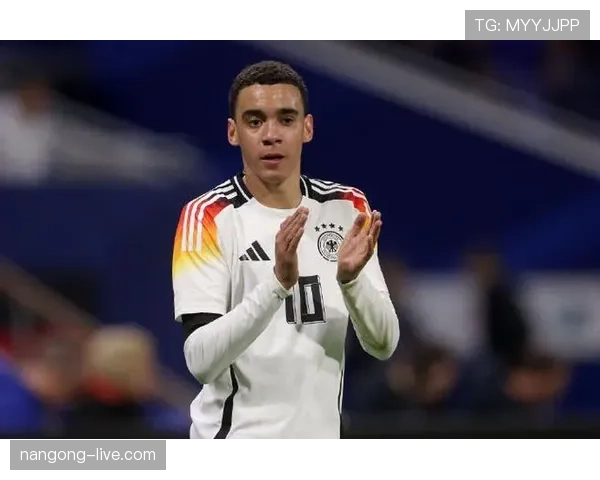 穆西亚拉：德甲连冠周期中从轮换到核心的地位跃升解析