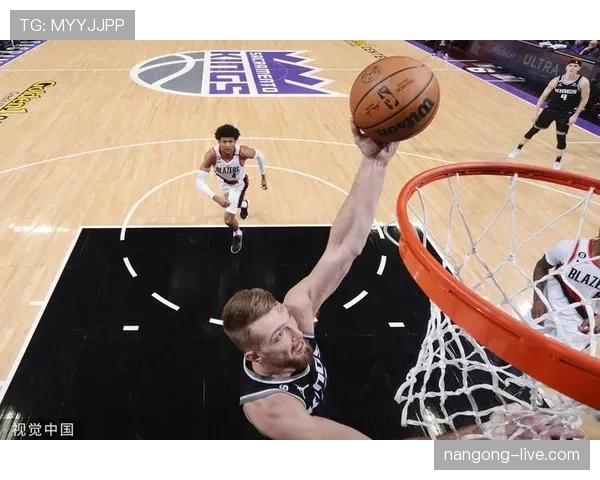 萨博尼斯由内线组织转为高位挡拆为福克斯制造空间