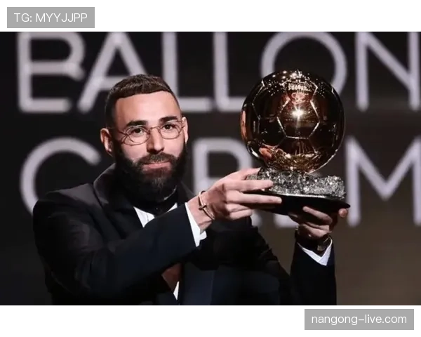 本泽马终结能力与领袖作用解析：是否顶级中锋